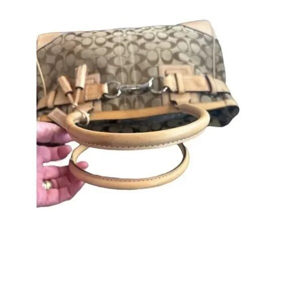 Coach Vintage Signature Canvas and Leather Shoulder Bag - Picture 4 of 16